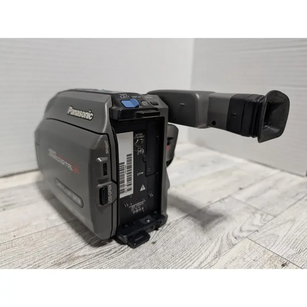 PANASONIC Palmcorder VHS-C - PV-L680D w/Case 2 Battery Manual & Charger TESTED